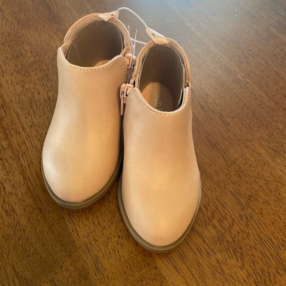 NWT Toddler boots size 5